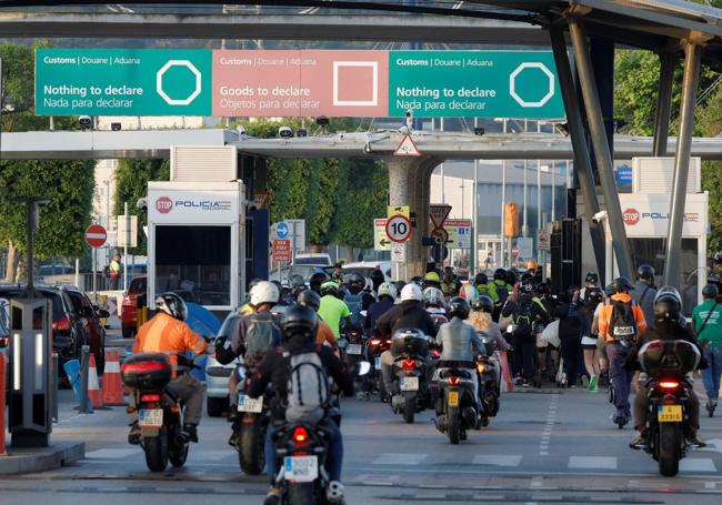 The busy border crossing.